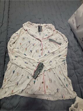 Anthropologie White Printed Pajama Top with Multicolor Skier Motif